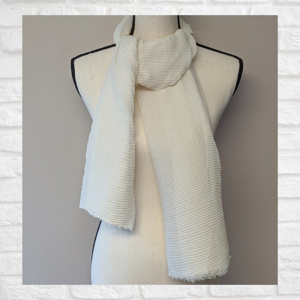 COLLECTION XIIX WHITE CREAM SOFT PLEAT Wrap/Scarf - Picture 1 of 8